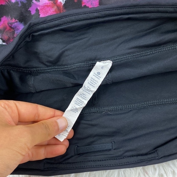 Lululemon Hotty Hot Skirt II Mini Midnight Bloom Black Deep Fuschia / Black - Picture 5 of 8